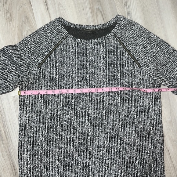 Women Knee Length Sweater Dress - Picture 5 of 5